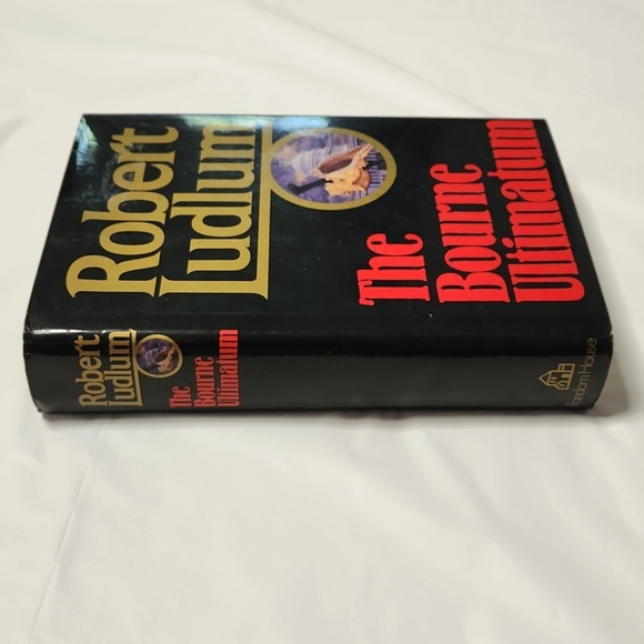 The Bourne Ultimatum by Robert Ludlum - Picture 6 of 10